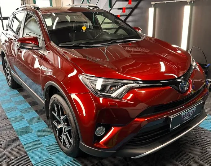 Toyota RAV4 — virsbūves pulēšana